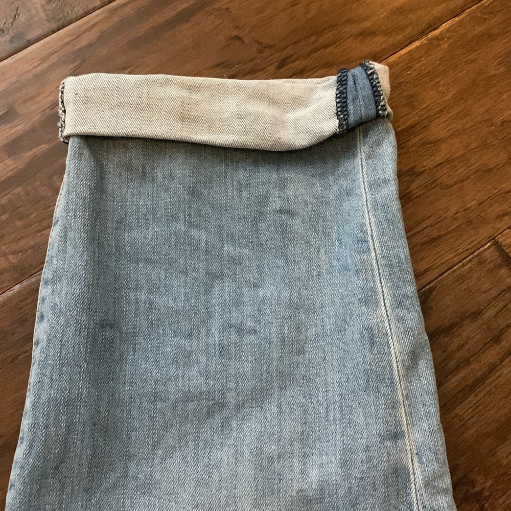 NWOT.  Light wash slouchy boyfriend cut distressed jeans with rolled cuffs. - Picture 3 of 15
